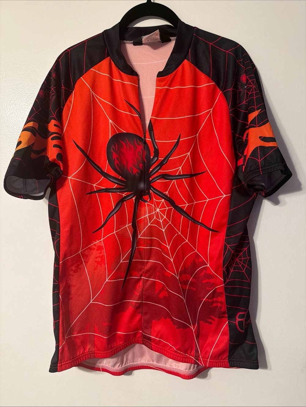 Pearl Izumi Red Flaming Black Widow Short Sleeve Cycling Top, Size Large